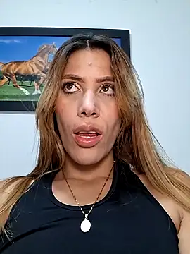 Elianasuarezz online show from May 24, 8:31 pm