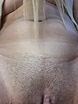 Snapshot of Elianasuarezz chatting on November 30, 1:06 am Elianasuarezz online show from November 30, 1:06 am