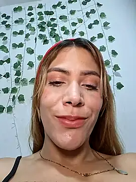 Elianasuarezz online show from April 15, 12:53 pm
