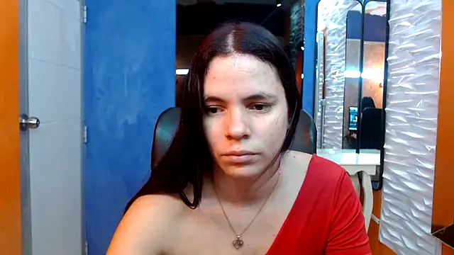 Snapshot of maira_tf chatting on December 18, 3:55 am maira tf online show from December 18, 3:55 am