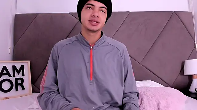 Snapshot of andrew_colleman chatting on October 14, 9:10 am andrew colleman online show from October 14, 9:10 am