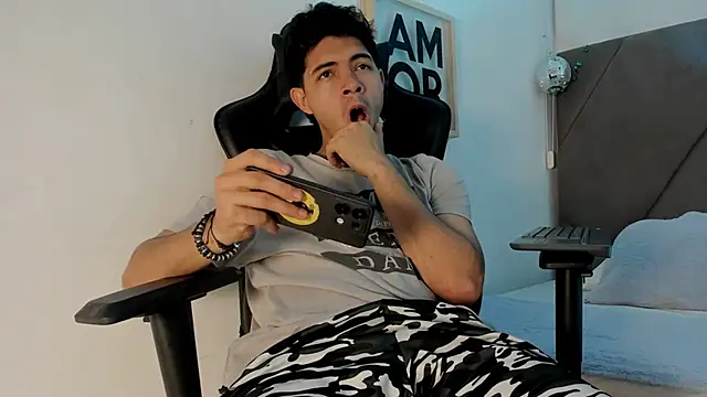 andrew colleman online show from February 7, 11:35 pm