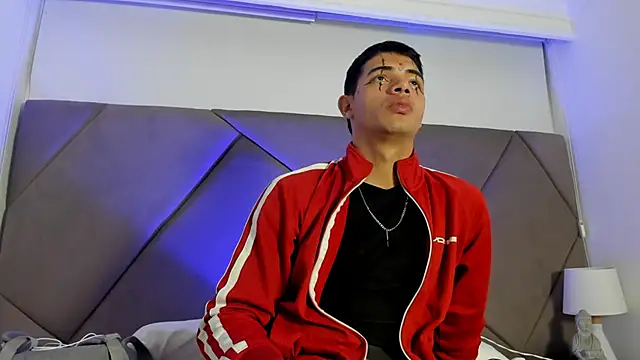 Snapshot of andrew_colleman chatting on October 31, 8:33 am andrew colleman online show from October 31, 8:33 am