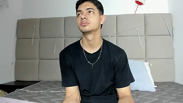 Snapshot of andrew_colleman chatting on December 14, 3:35 am andrew colleman online show from December 14, 3:35 am