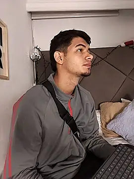 Snapshot of andrew_colleman chatting on November 29, 5:24 pm andrew colleman online show from November 29, 5:24 pm