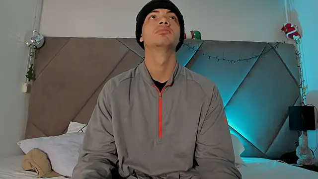 Snapshot of andrew_colleman chatting on December 1, 12:39 pm andrew colleman online show from December 1, 12:39 pm