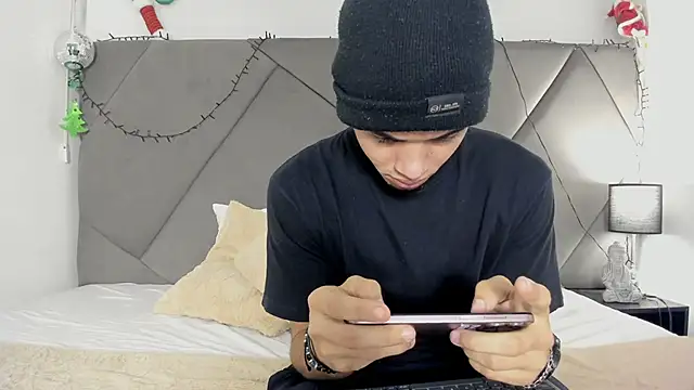 Snapshot of andrew_colleman chatting on November 21, 4:22 am andrew colleman online show from November 21, 4:22 am