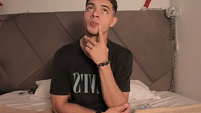 Snapshot of andrew_colleman chatting on November 18, 5:49 pm andrew colleman online show from November 18, 5:49 pm