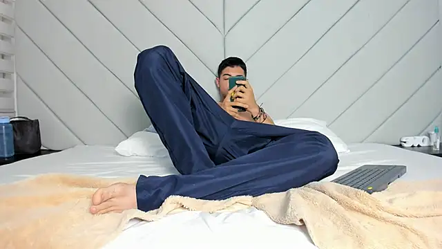 Snapshot of andrew_colleman chatting on October 26, 2:56 am andrew colleman online show from October 26, 2:56 am