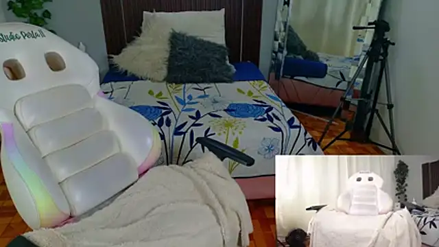 Snapshot of kataleya_29 chatting on December 2, 5:58 pm kataleya 29 online show from December 2, 5:58 pm