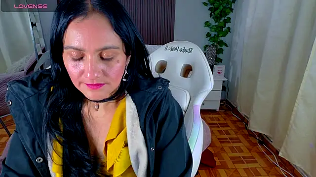 Snapshot of kataleya_29 chatting on November 14, 8:34 pm kataleya 29 online show from November 14, 8:34 pm