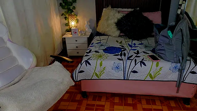 Snapshot of kataleya_29 chatting on November 28, 2:56 am kataleya 29 online show from November 28, 2:56 am