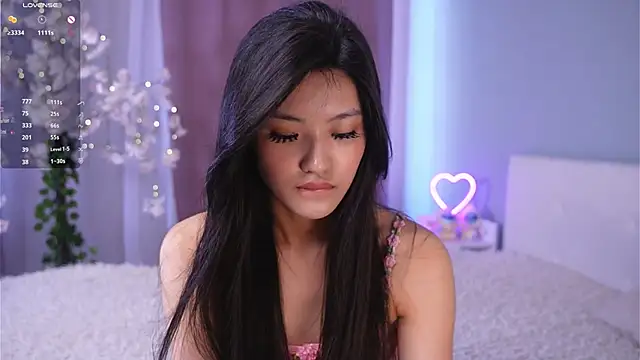 Snapshot of FancyEsten chatting on June 30, 7:52 am FancyEsten online show from June 30, 7:52 am