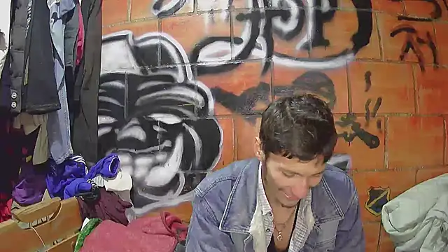 alexandercruz online show from May 26, 1:47 am