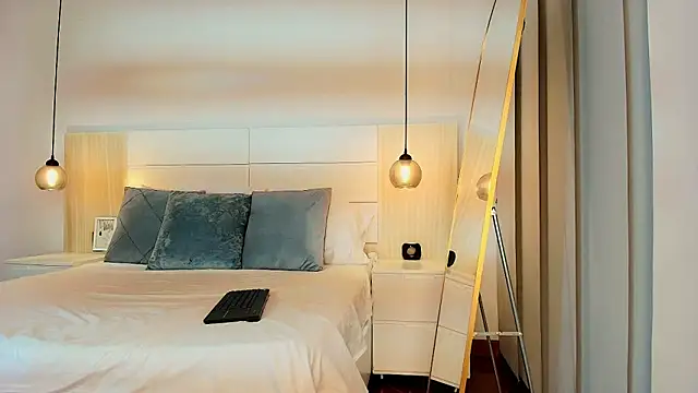 zarah andrew   online show from November 29, 1:55 pm