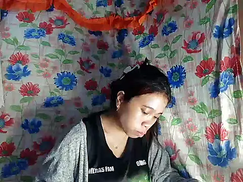 Snapshot of Pinay_Skinny18 chatting on October 5, 7:59 pm Pinay Skinny18 online show from October 5, 7:59 pm