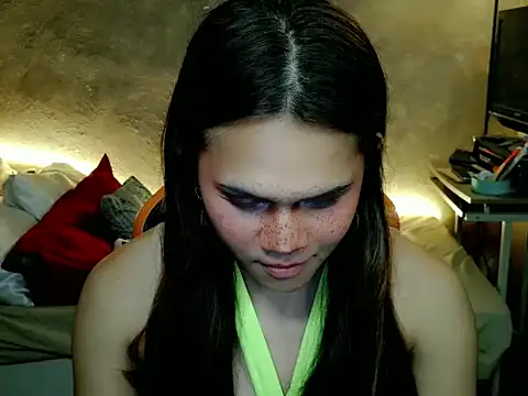 YllanaAltheaXxX online show from May 28, 4:13 pm