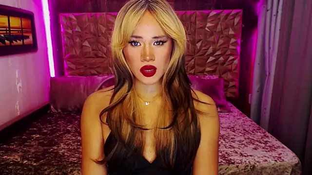 Snapshot of YllanaAltheaXxX chatting on November 18, 6:22 pm YllanaAltheaXxX online show from November 18, 6:22 pm