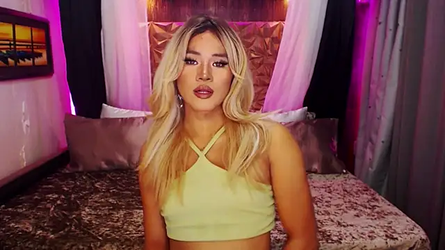 Snapshot of YllanaAltheaXxX chatting on November 20, 6:47 am YllanaAltheaXxX online show from November 20, 6:47 am