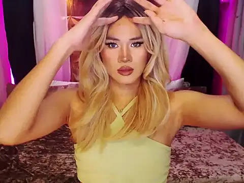 Snapshot of YllanaAltheaXxX chatting on November 6, 10:08 am YllanaAltheaXxX online show from November 6, 10:08 am