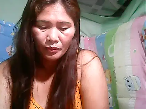 Snapshot of Juicy_69xx chatting on October 5, 7:37 pm Juicy 69xx online show from October 5, 7:37 pm