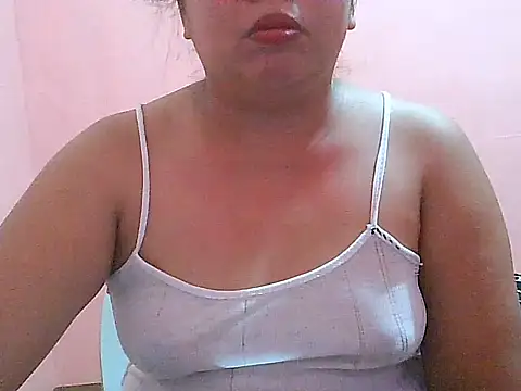 Snapshot of fresh_rosie chatting on April 22, 11:55 pm fresh rosie online show from April 22, 11:55 pm