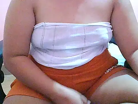 Snapshot of fresh_rosie chatting on July 18, 1:03 am fresh rosie online show from July 18, 1:03 am