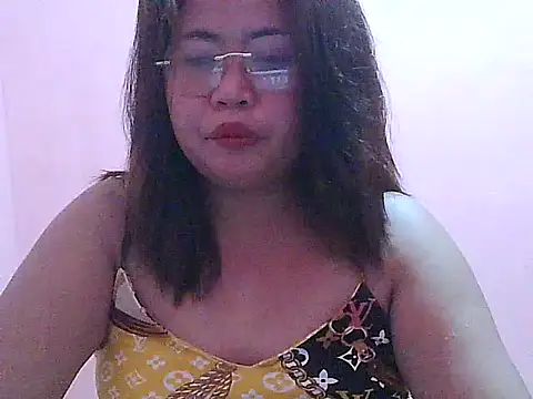 Snapshot of fresh_rosie chatting on April 24, 2:19 pm fresh rosie online show from April 24, 2:19 pm