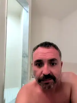 Snapshot of cloudymatt chatting on October 23, 7:18 am cloudymatt online show from October 23, 7:18 am