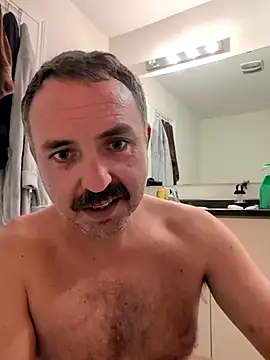 Snapshot of cloudymatt chatting on September 13, 8:14 am cloudymatt online show from September 13, 8:14 am