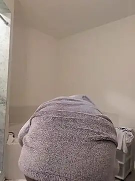 Snapshot of cloudymatt chatting on October 11, 8:59 am cloudymatt online show from October 11, 8:59 am