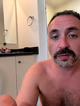 Snapshot of cloudymatt chatting on October 28, 6:18 pm cloudymatt online show from October 28, 6:18 pm