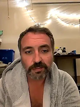 Snapshot of cloudymatt chatting on October 16, 6:43 am cloudymatt online show from October 16, 6:43 am