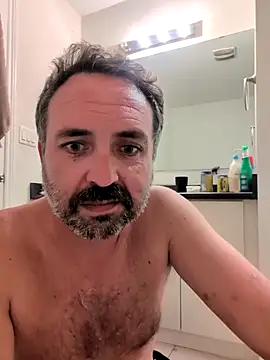 Snapshot of cloudymatt chatting on October 15, 6:33 am cloudymatt online show from October 15, 6:33 am