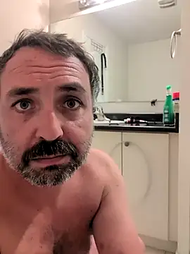 Snapshot of cloudymatt chatting on October 14, 5:46 pm cloudymatt online show from October 14, 5:46 pm