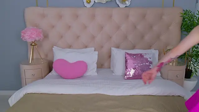 NancyJonson online show from March 11, 3:00 am