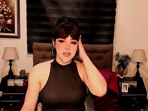 Snapshot of UrnextDoorTS chatting on February 25, 1:06 am UrnextDoorTS online show from February 25, 1:06 am