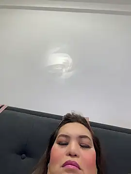 ashleygrahamts online show from April 9, 1:17 pm