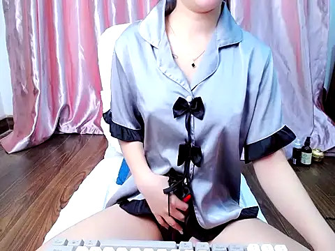 yuna-ka online show from February 4, 12:55 pm