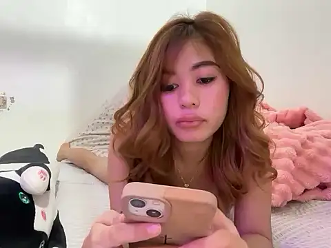 daretolovemee 18 online show from March 24, 7:52 am