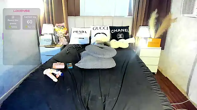 maegan fox online show from October 29, 1:26 am