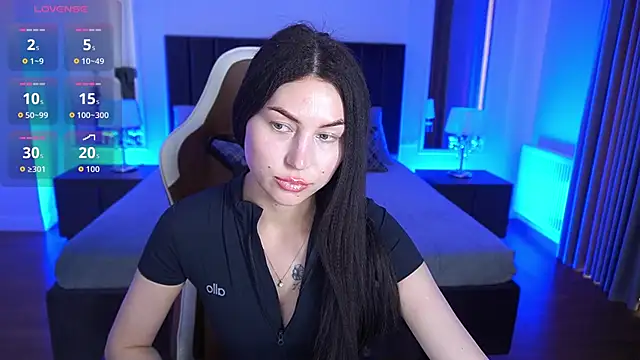 EliseVelour online show from May 2, 12:32 pm