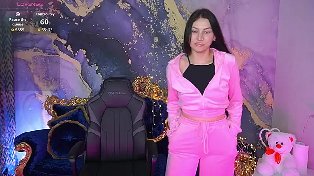 EliseVelour online show from April 5, 12:45 pm