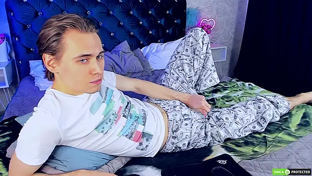 WilliamDyson online show from November 3, 4:07 am