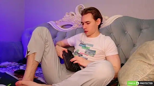 WilliamDyson online show from April 18, 3:31 am