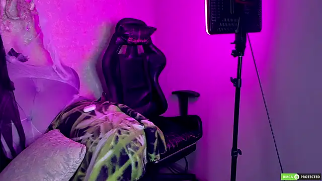 WilliamDyson online show from October 29, 4:44 am