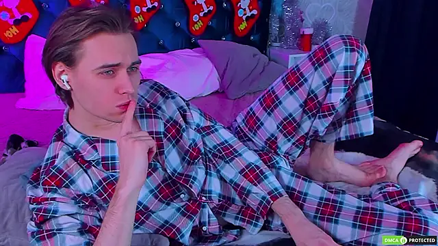 WilliamDyson online show from January 17, 3:54 am