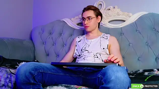 WilliamDyson online show from May 13, 3:46 am