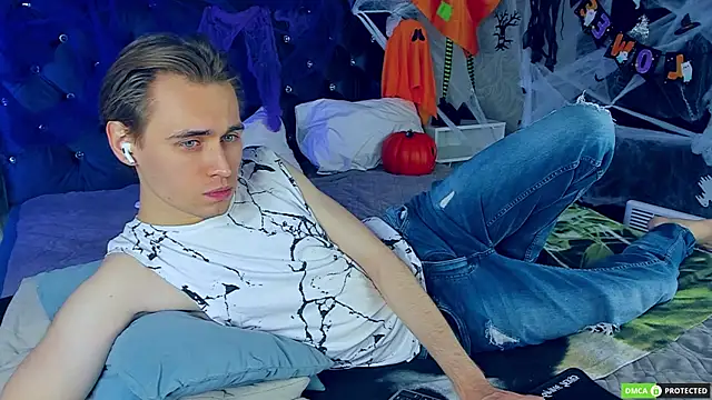 WilliamDyson online show from October 19, 4:04 am