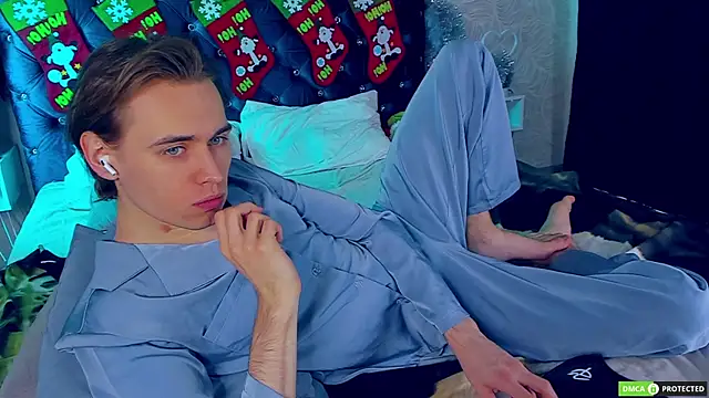 WilliamDyson online show from January 12, 3:46 am